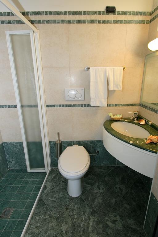 Hotel Vernel Rimini Ngoại thất bức ảnh